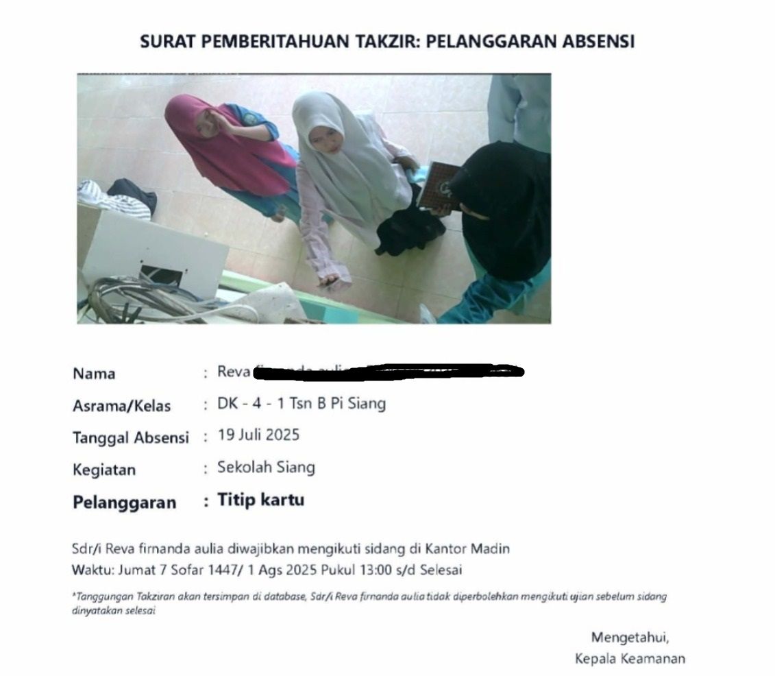 Contoh surat pemberitahuan pelanggaran absensi: foto bukti tap dari kamera di bagian atas, lalu nama, kelas asrama, tanggal absensi, kegiatan, dan pelanggaran titip kartu, beserta jadwal sidangnya.